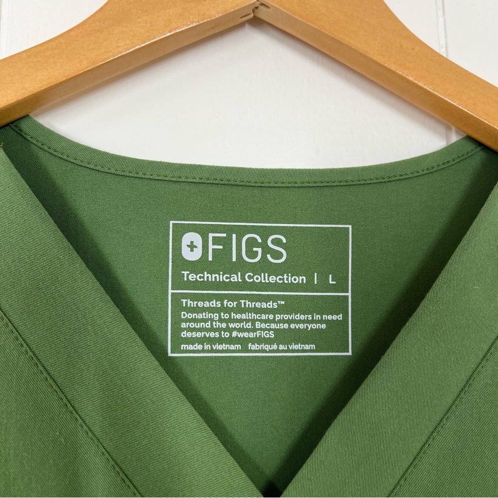 Figs Green Leon Scrub Top - Picture 10 of 15